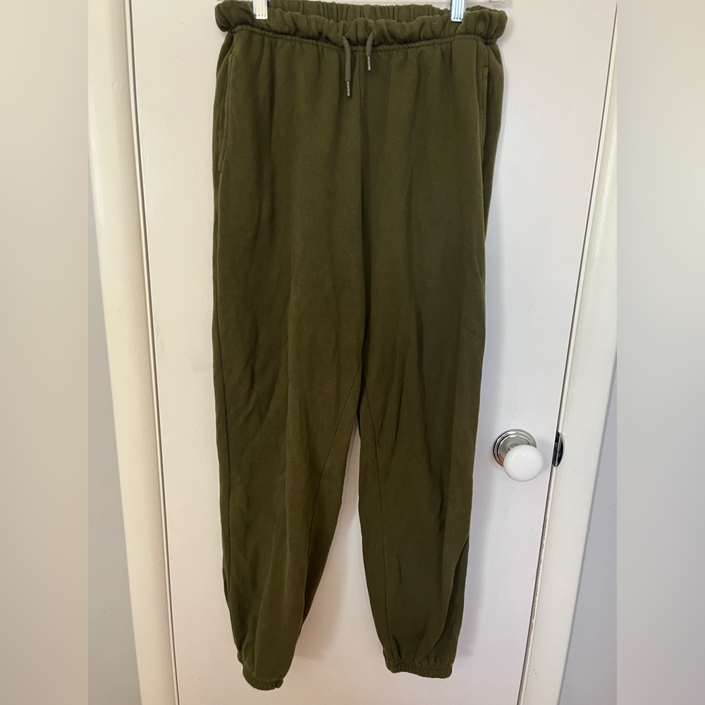 DARK GREEN SWEATPANTS